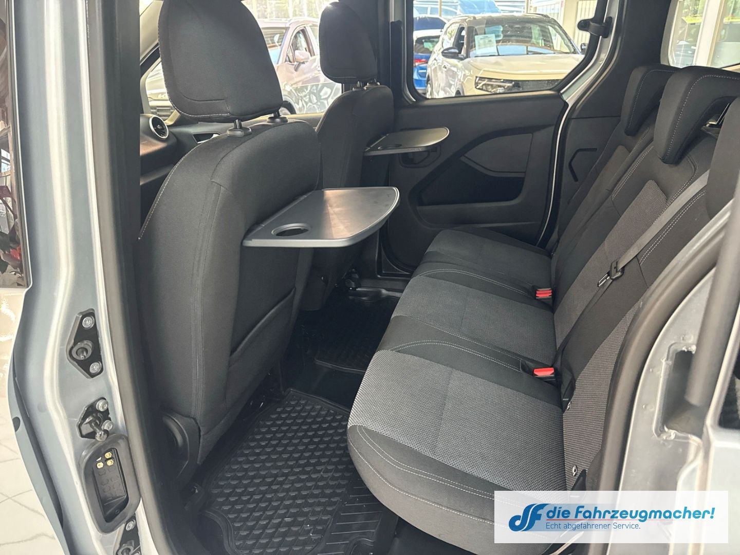 Fahrzeugabbildung Mercedes-Benz Citan Kombi 113 Tourer AHK DAB SHZ Totwi Spur.Ve