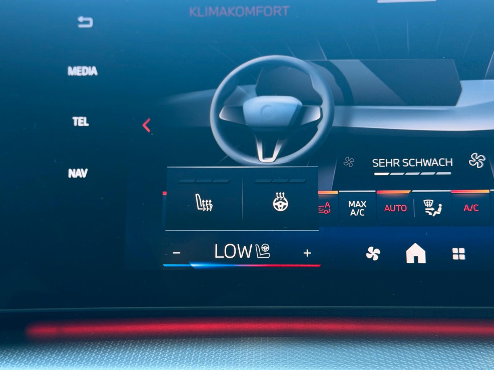 BMW X1 sDrive20i M Sport Pro 19"Shadow 360° Pano HuD, миниатюра 24