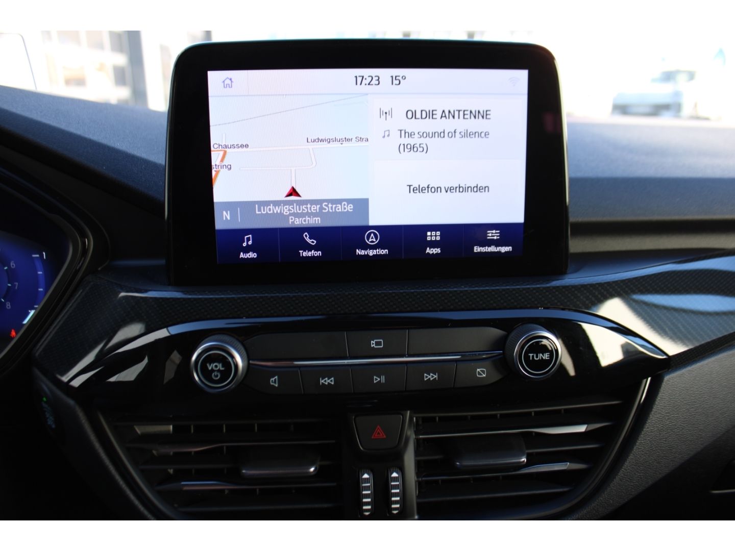 Fahrzeugabbildung Ford Kuga ST-Line X LED AHK Navi GJR Pano  RFK VZE TW