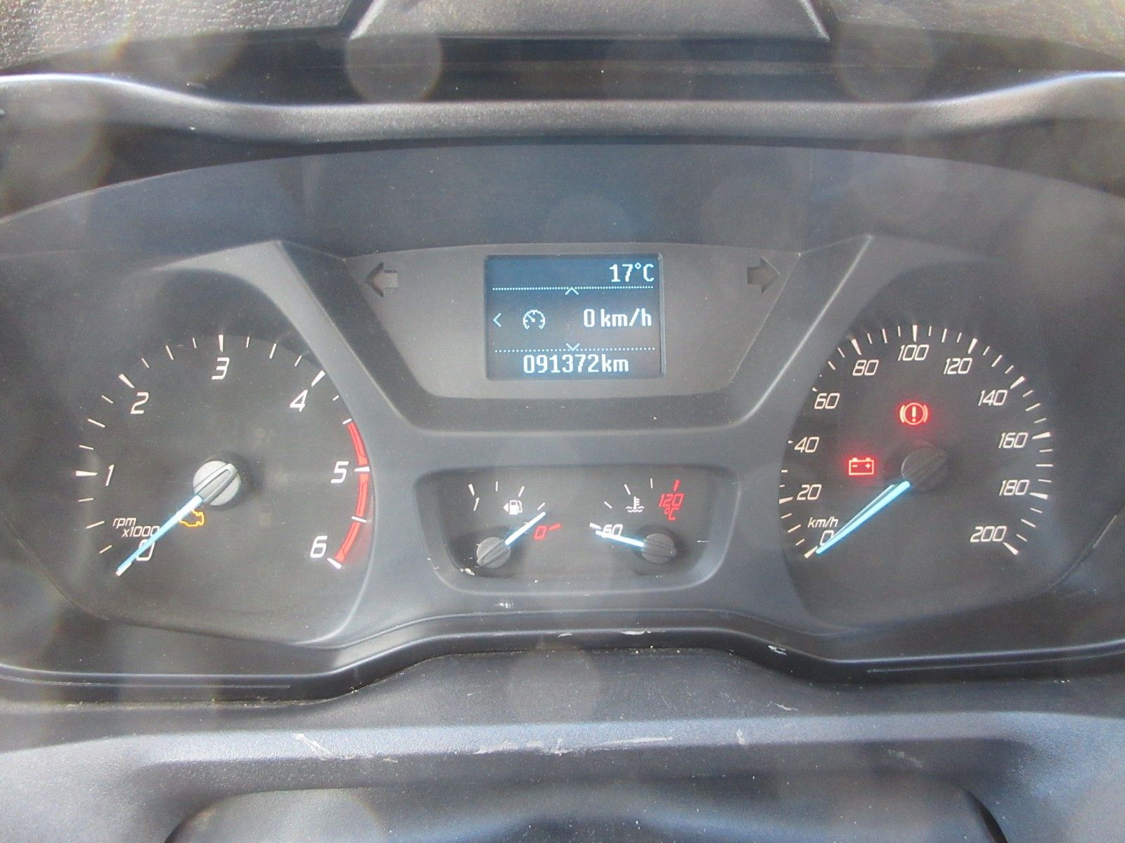 Fahrzeugabbildung Ford Transit Pritsche 350 L4 DoKa/AHK 3,5 to/7-Sitz