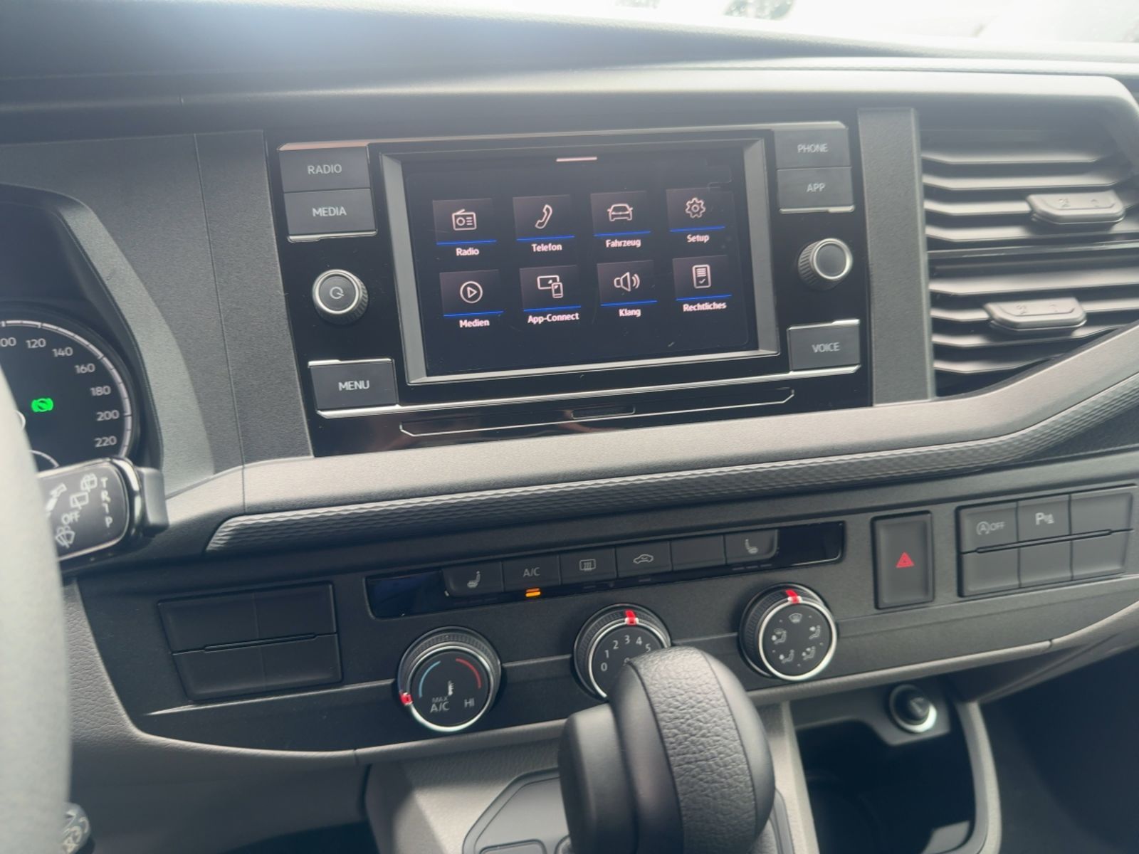 Fahrzeugabbildung Volkswagen T6.1 Kombi 2.0 TDI L2H1 Klima GRA App-Connect Si