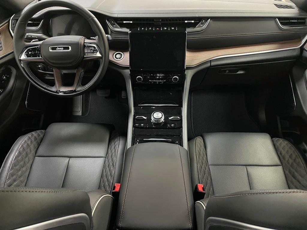 Fahrzeugabbildung Jeep JEEP GRAND CHEROKEE -L- SUMMIT  5.7L-V8