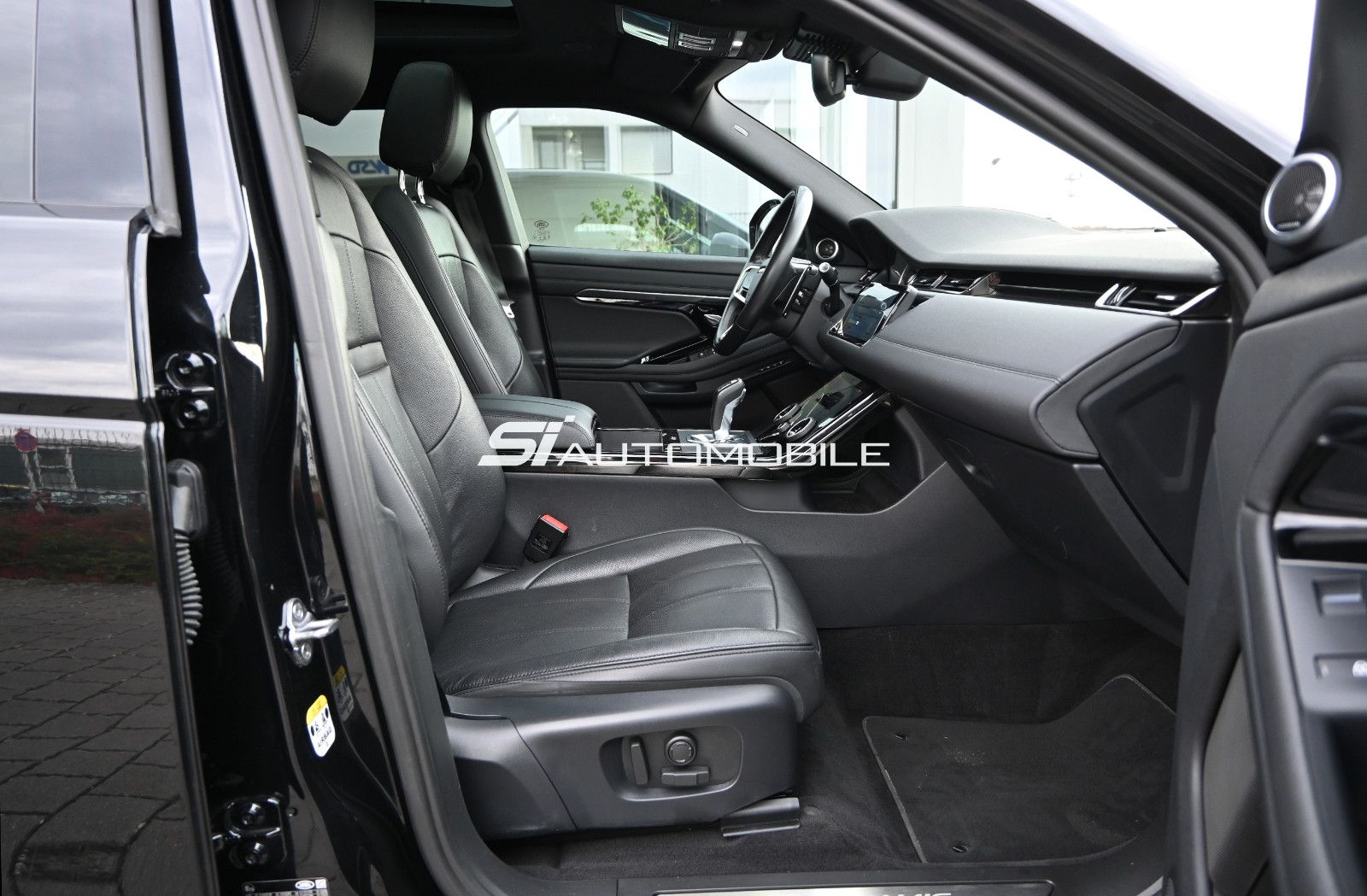 Fahrzeugabbildung Land Rover Range Rover Evoque D200 R-DYNAMIC SE AWD °BLACK°