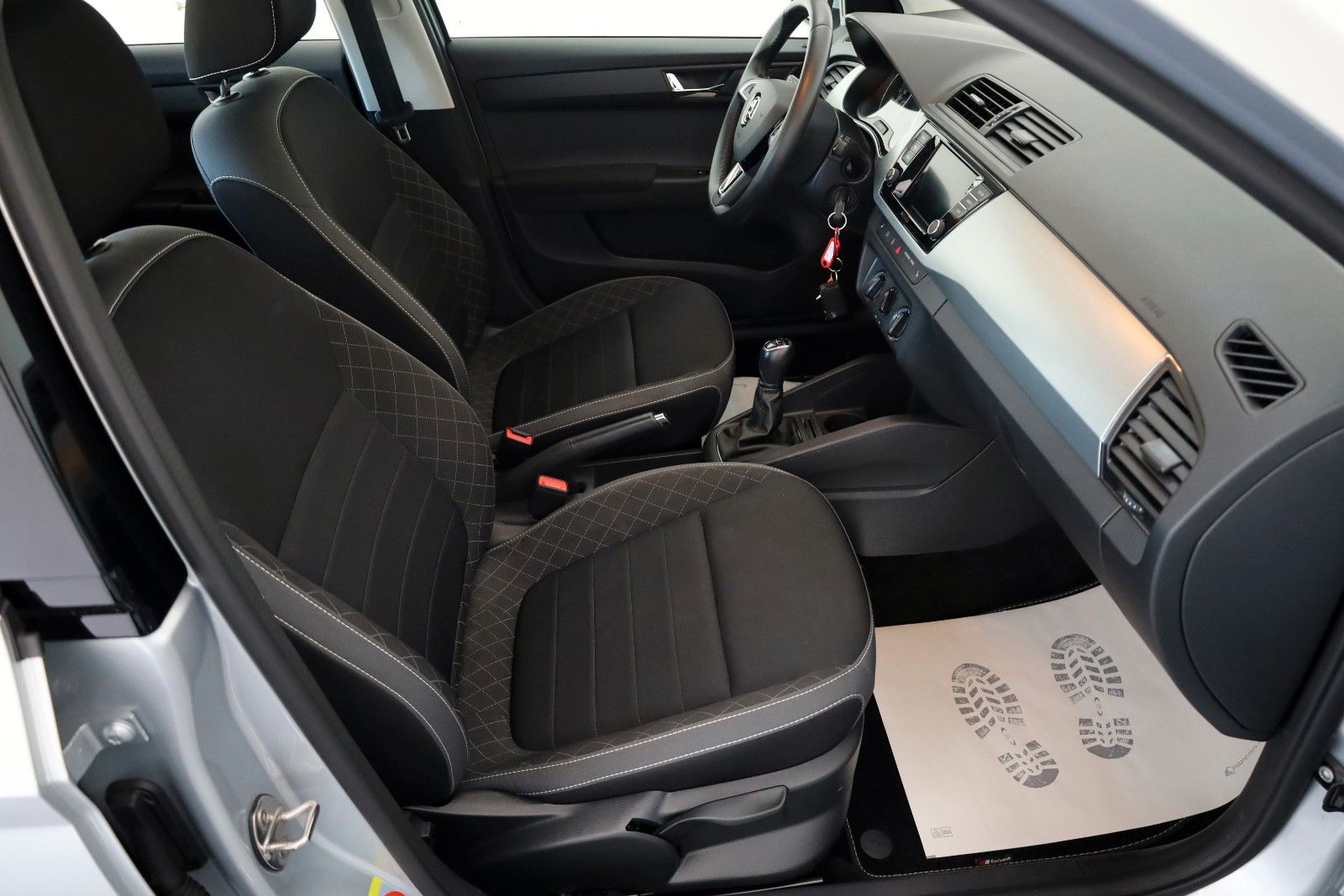 Fahrzeugabbildung SKODA Fabia Combi Ambition SH,PDC,Kamera,Apple CarPlay