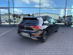 Fahrzeugabbildung Volkswagen Golf VIII Lim. Active eTSI *AHK*LED*TEMP*SHZ*