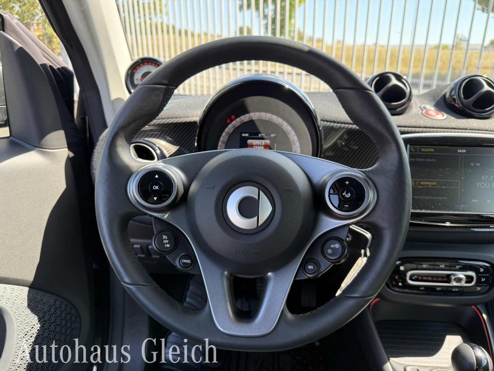 Fahrzeugabbildung Smart EQ passion Navi/Pano.-Dach/Klima/LED/Sitzhzg./BC