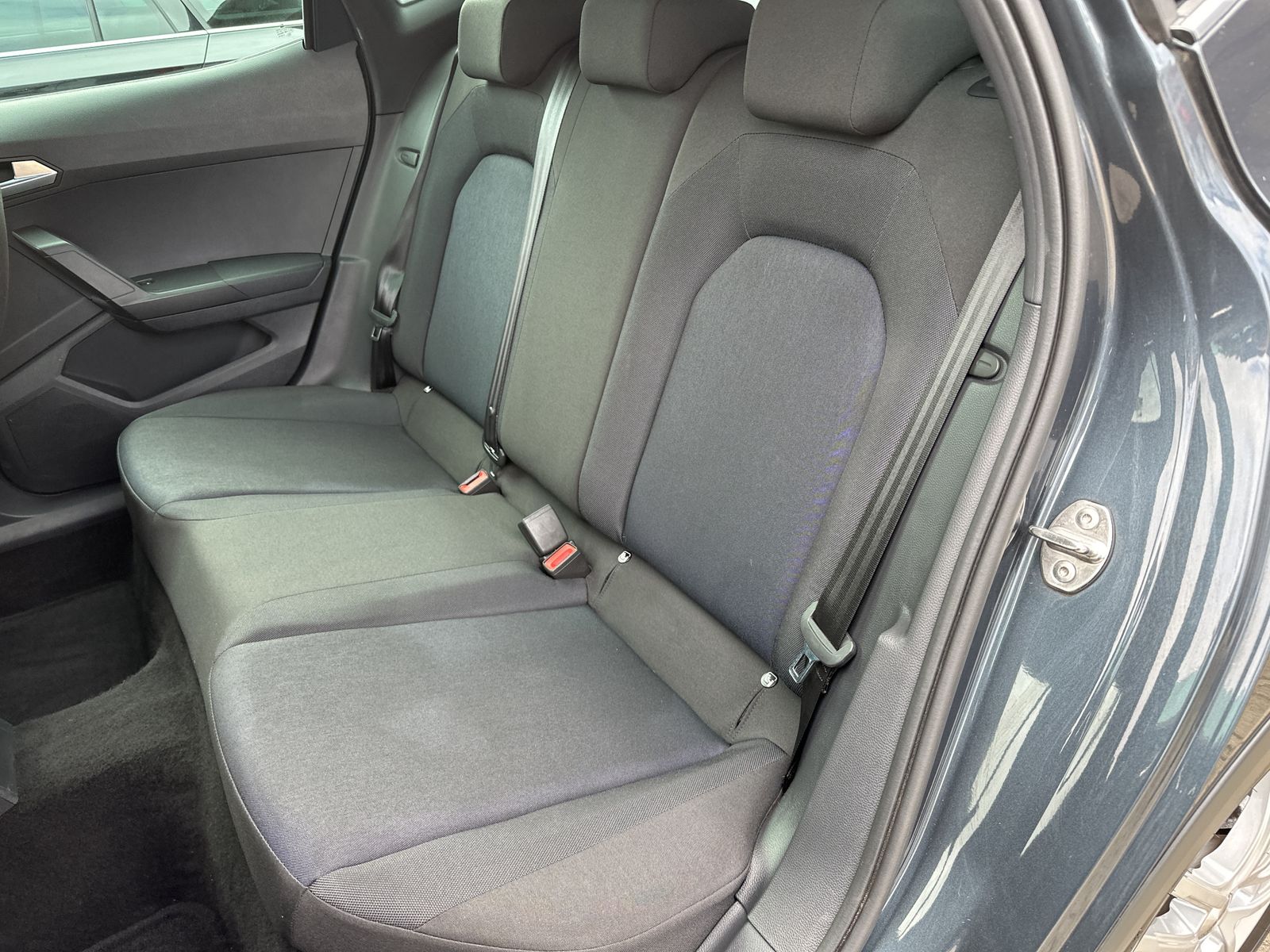 Fahrzeugabbildung SEAT Arona 1.5 TSI DSG FR NAV+LED+BEATS-AUDIO+VCOCK