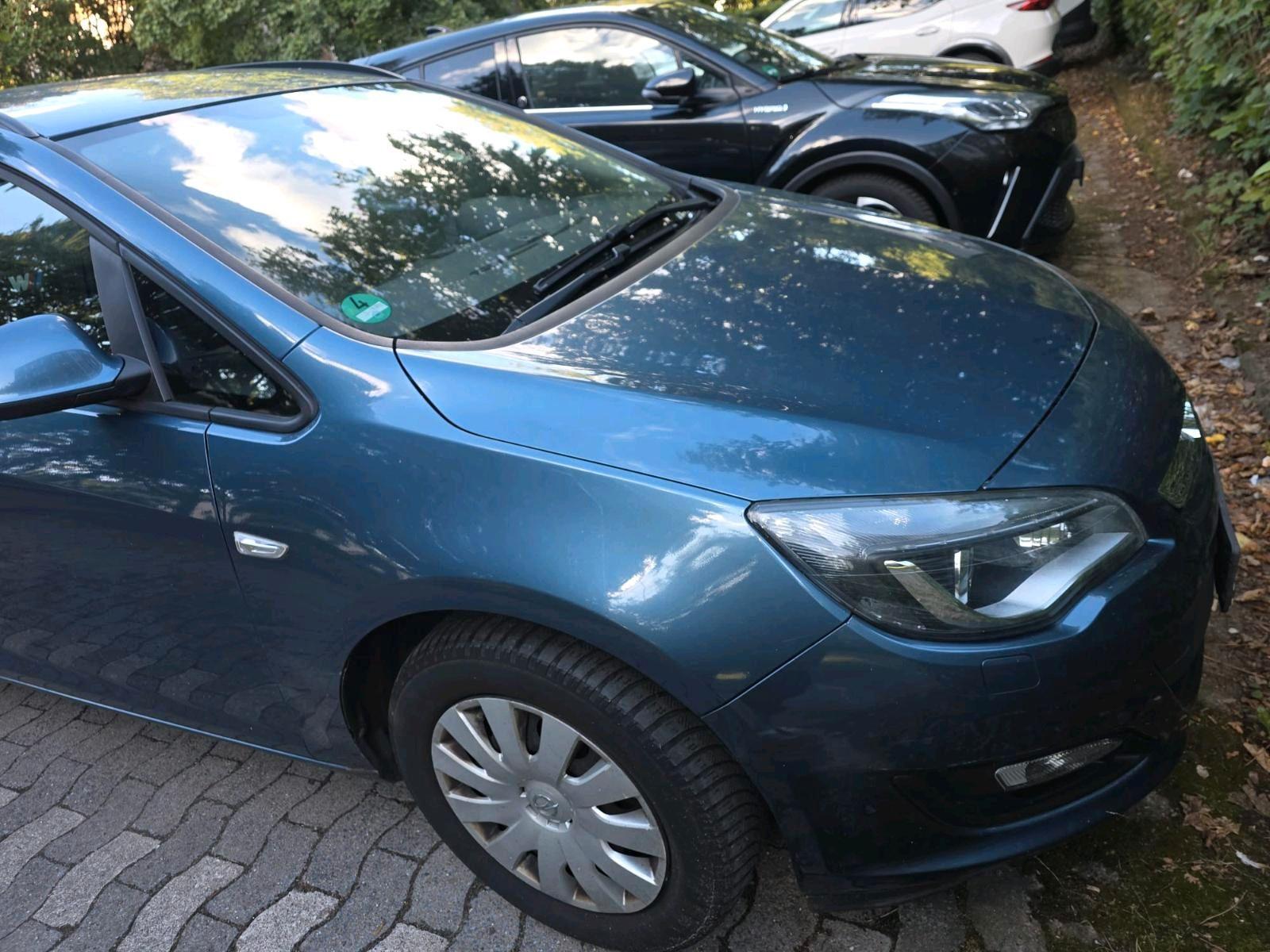 Opel Astra 2015 — interior