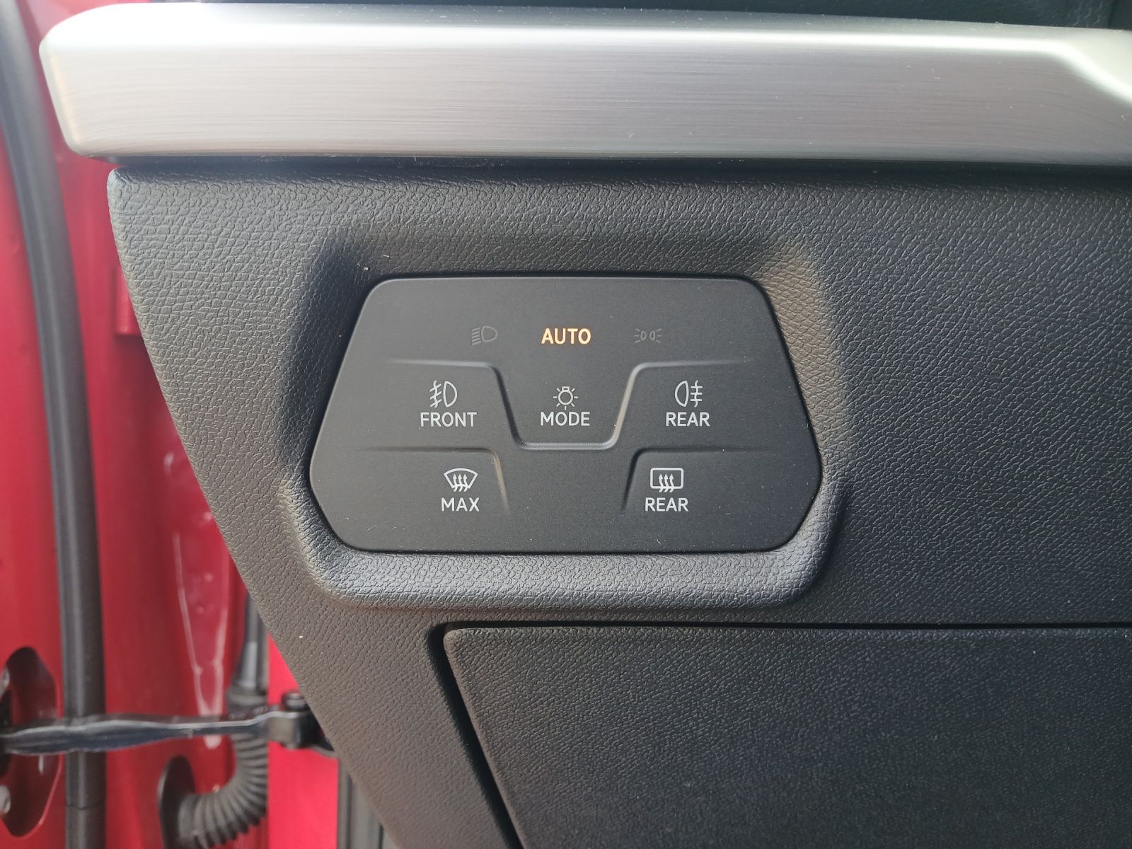 Fahrzeugabbildung SEAT Leon TSI FR-Line LED AHK GRA RFK LM