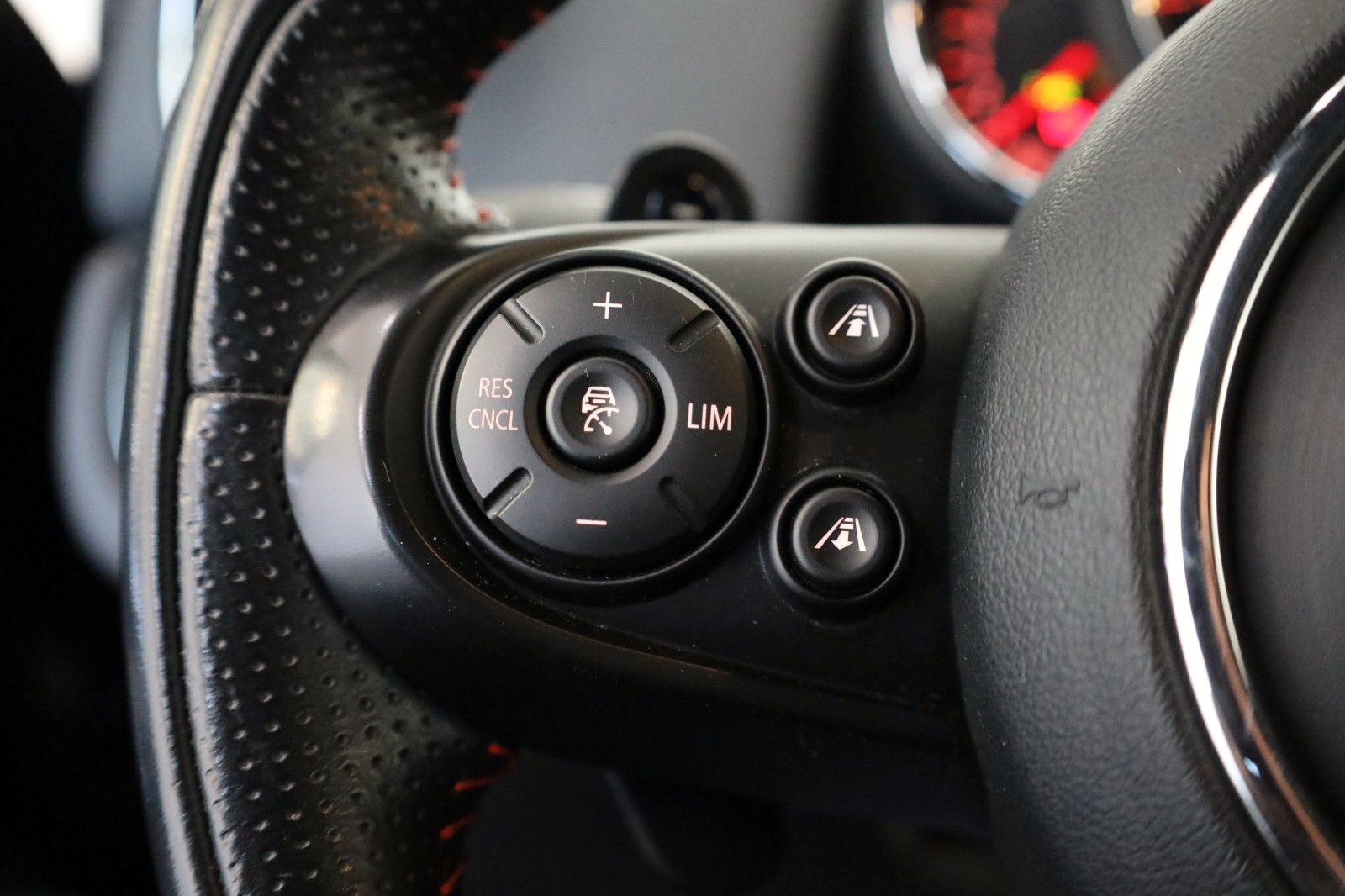Fahrzeugabbildung MINI Countryman JCW Leder,Navi,LED,Panorama,HUD,SH