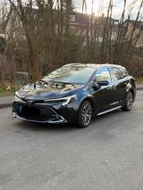 Toyota Corolla 1,8 Hybrid Black & White Touring Spo... - Toyota Corolla in Bonn