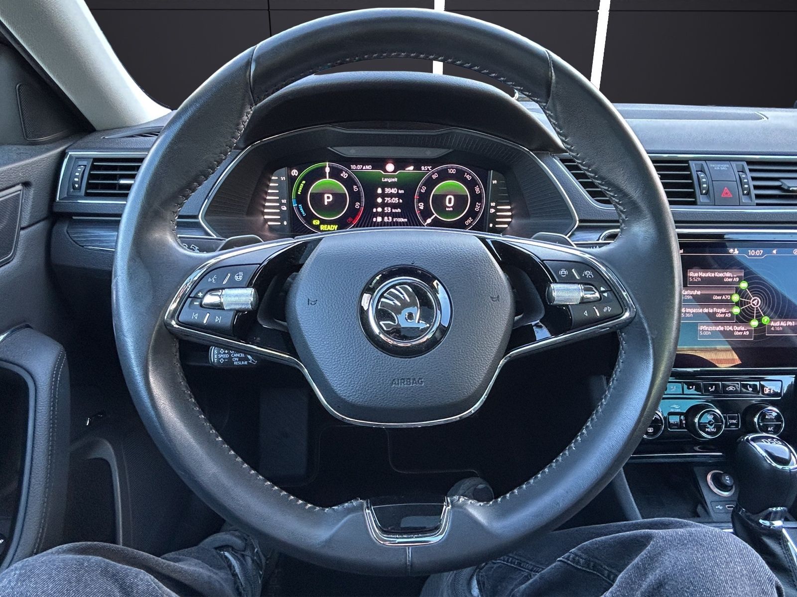 Fahrzeugabbildung SKODA Superb Combi iV Style Matrix AHK Navi AID Pano A