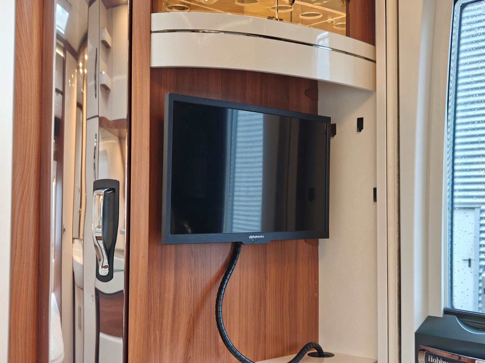 Fahrzeugabbildung Hobby Excellent 540 UFe - Fahrradträger, TV, 1.750kg -