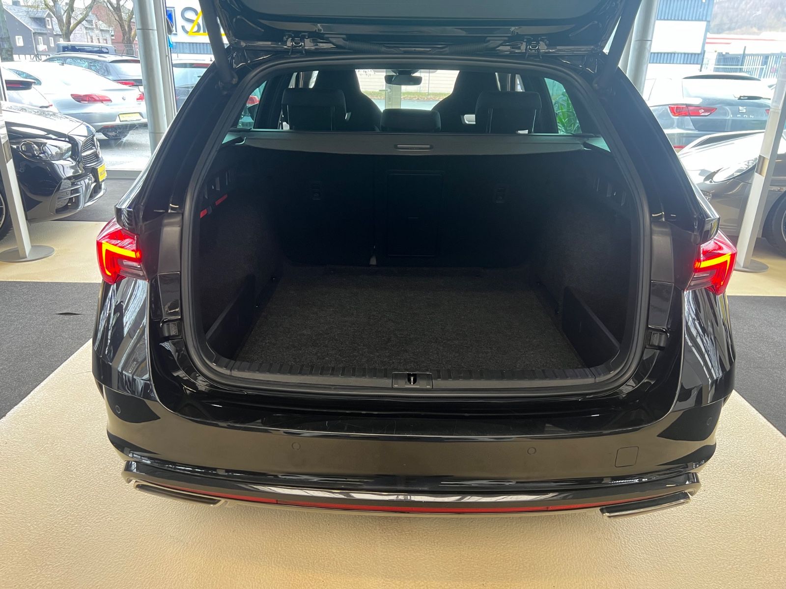 Fahrzeugabbildung SKODA Octavia Combi RS *HEAD*ACC*KAMERA*LED*VIRTUAL*