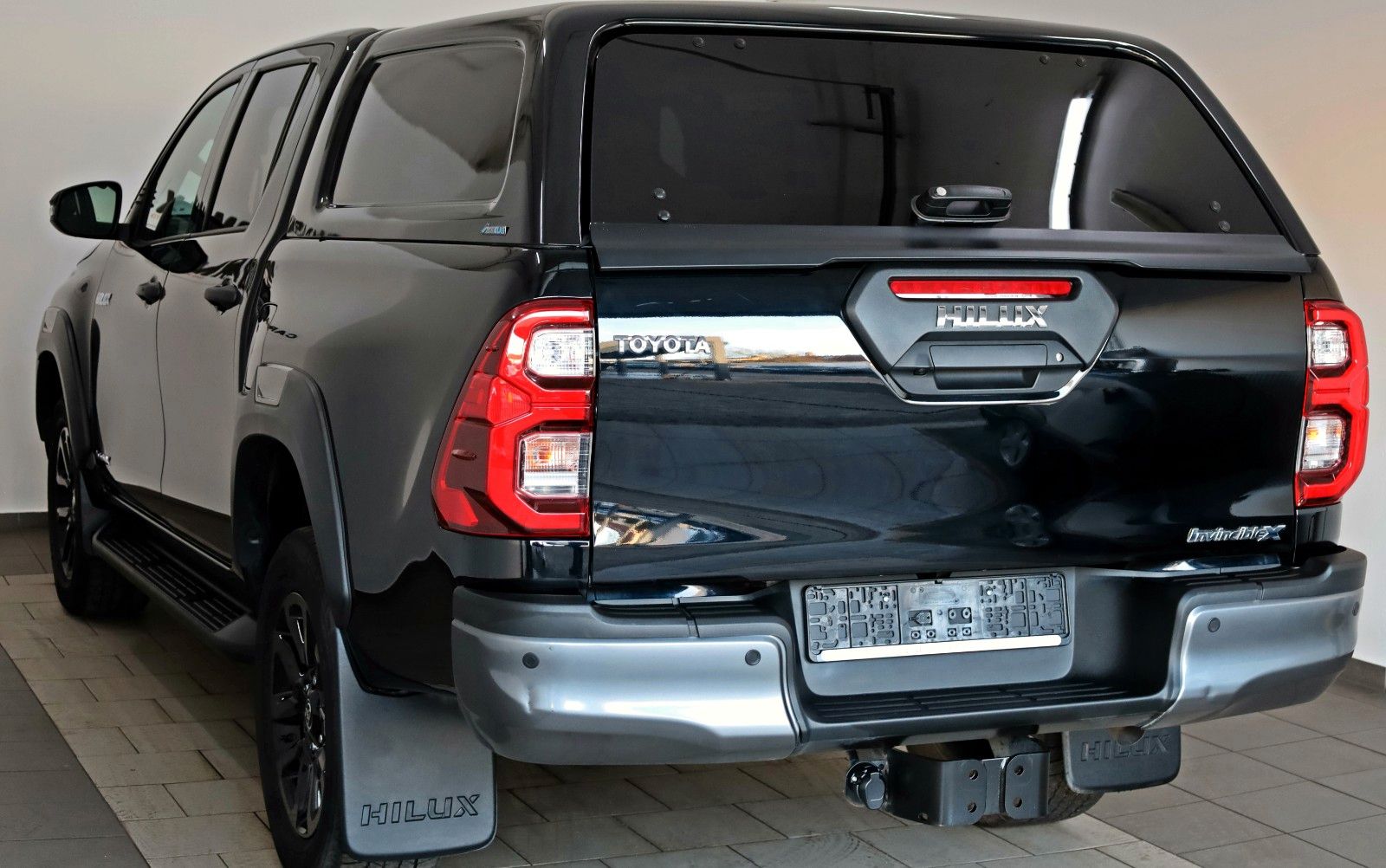 Fahrzeugabbildung Toyota Hilux 2.8 D-4D Invincible,HardTop,Rechtslenker !