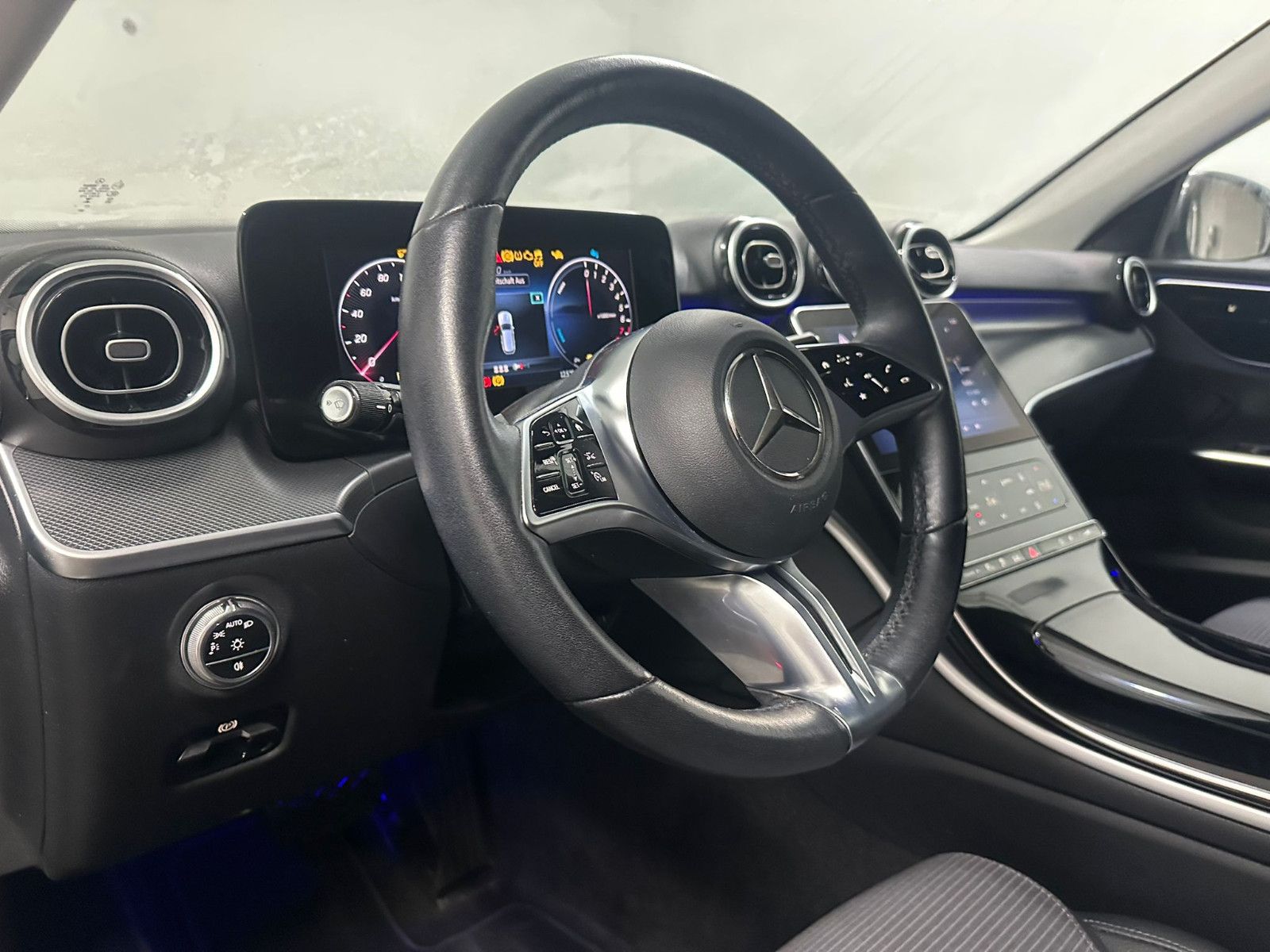 Fahrzeugabbildung Mercedes-Benz C 300 e T Autom.*LED*KAMERA*DISTRO*AMBILIGHT