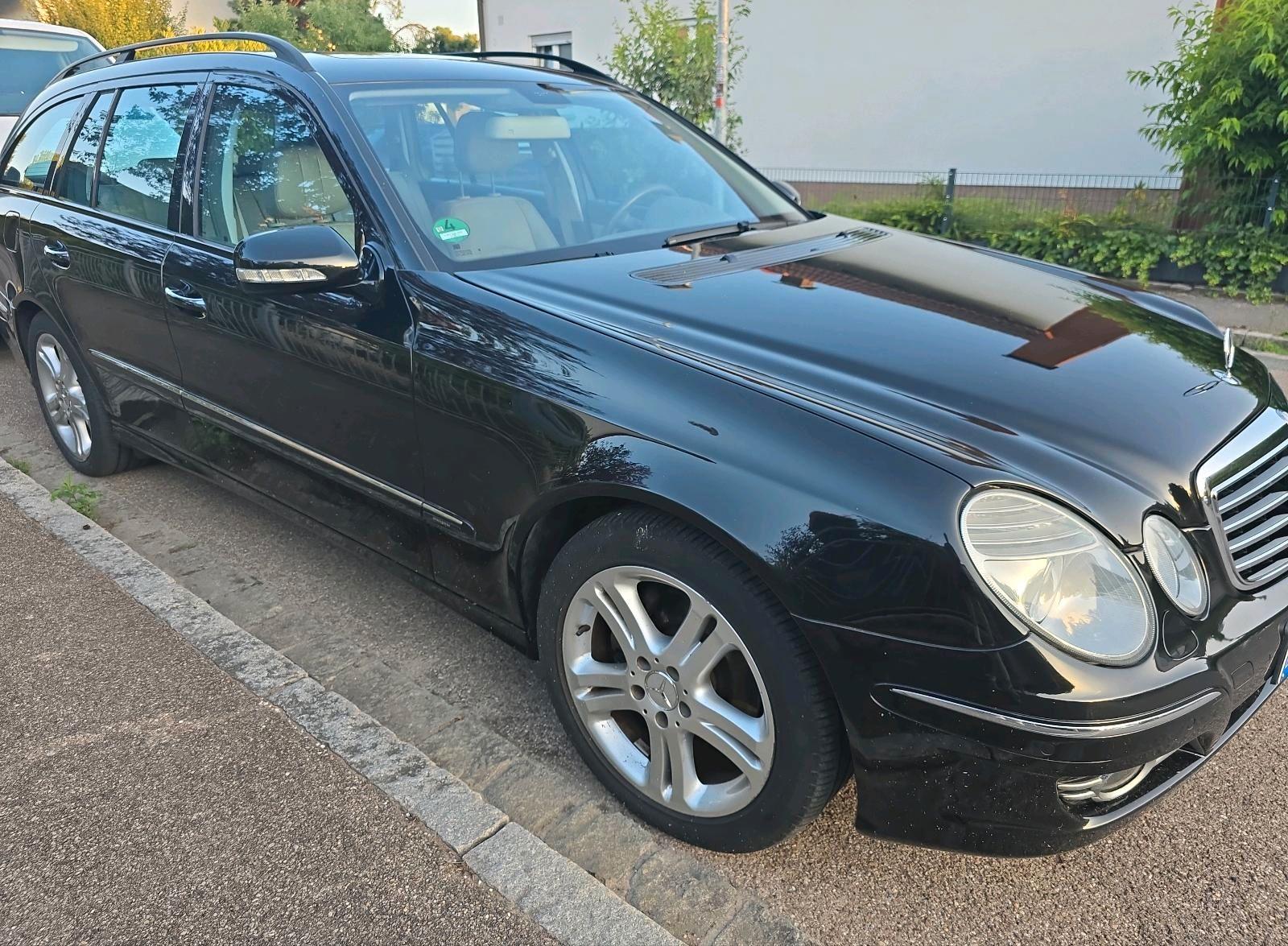 Mercedes-Benz E350 2007 — rear view