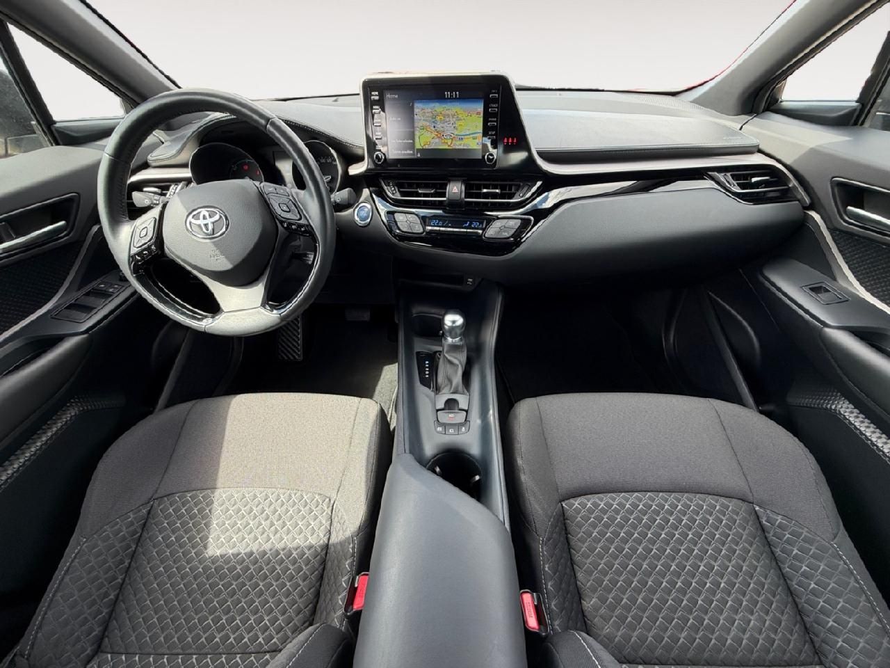 Fahrzeugabbildung Toyota C-HR Hybrid Team D