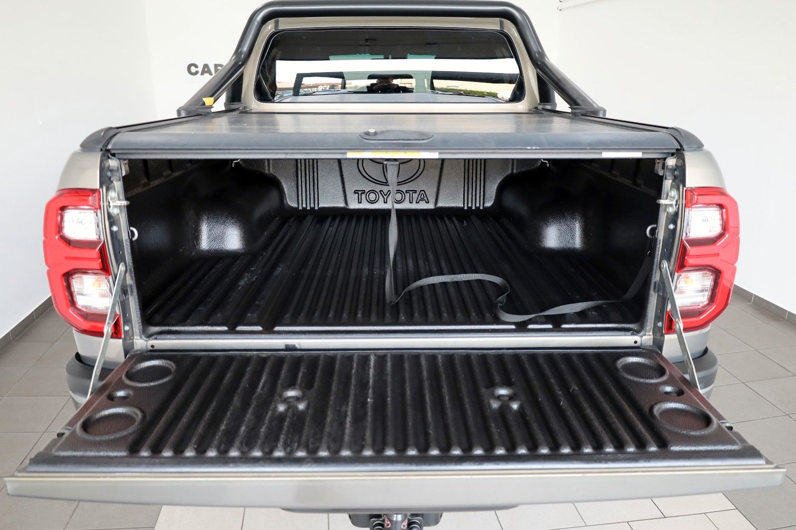 Fahrzeugabbildung Toyota Hilux 2.8 D-4D 4x4Invincible,Leder,ACC,Rollo,AHK