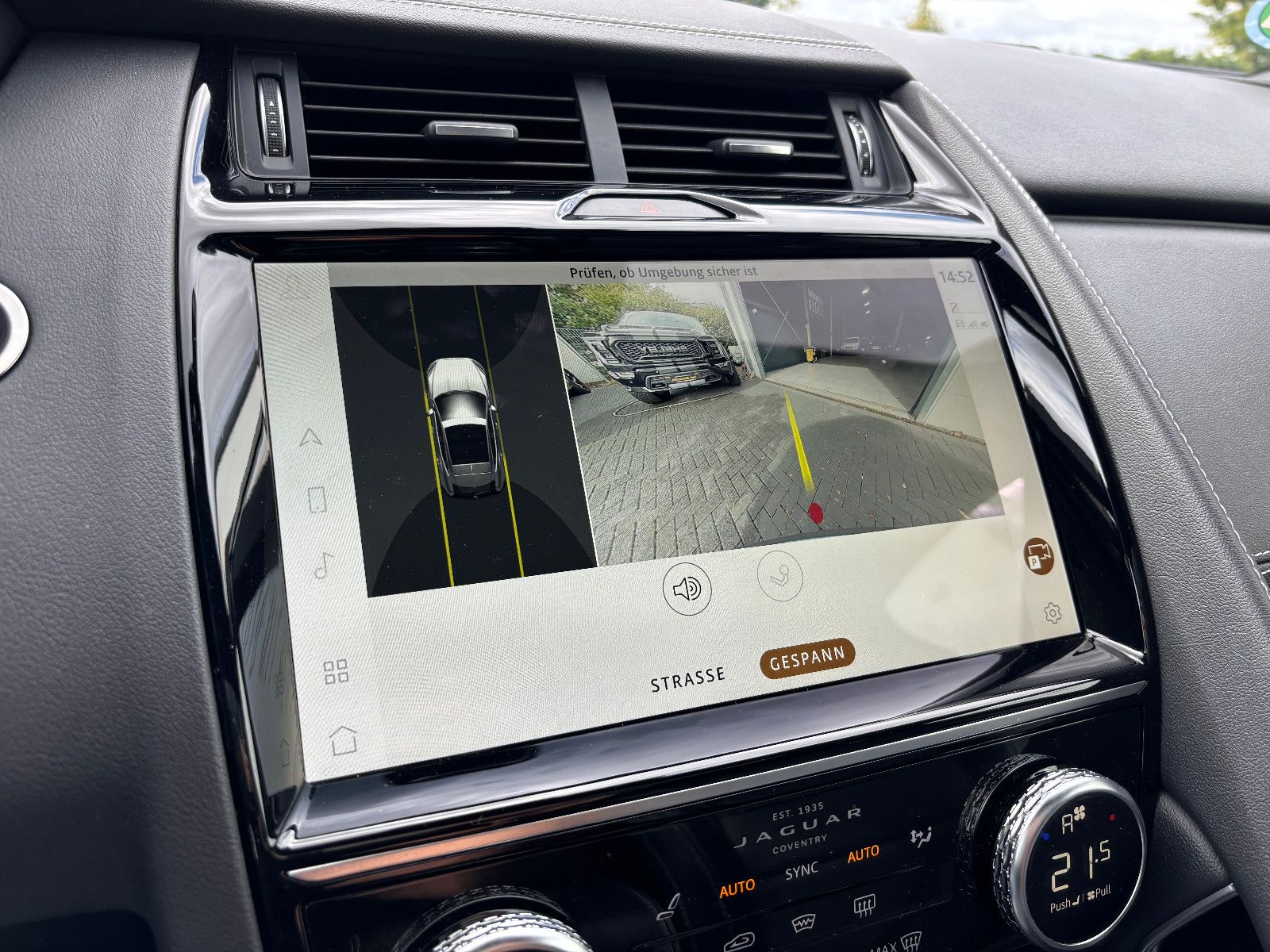 Fahrzeugabbildung Jaguar E-PACE R-Dynamic/AWD/PANORAMA/KAMERA/MERIDIAN