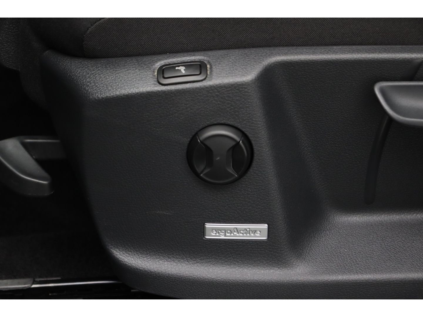 Fahrzeugabbildung Volkswagen Touran Comfortline BMT Start-Stop AHK Schwenkbar