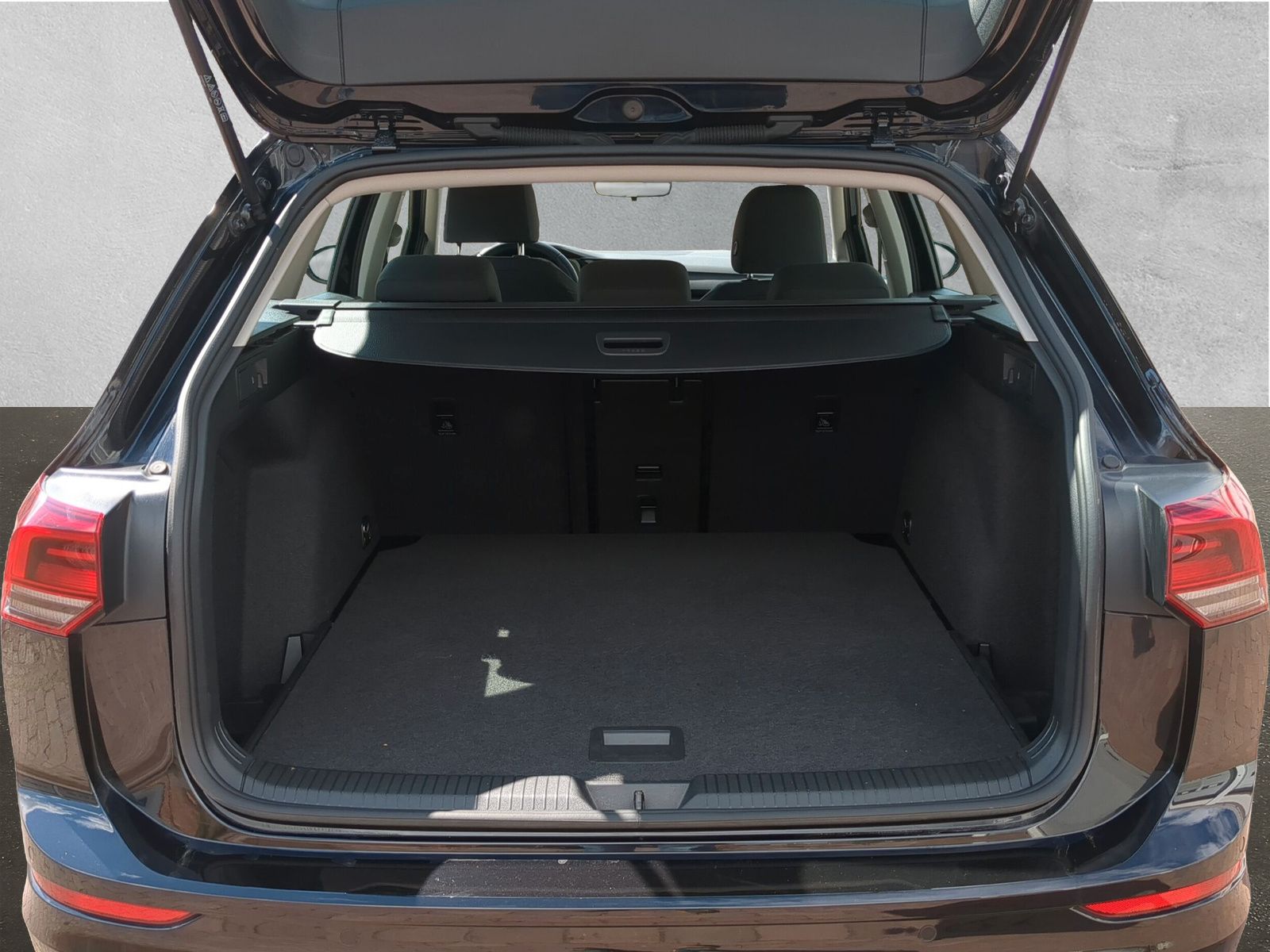 Fahrzeugabbildung Volkswagen Golf Variant 1.0 eTSI Life Kamera ACC SHZ AppCon