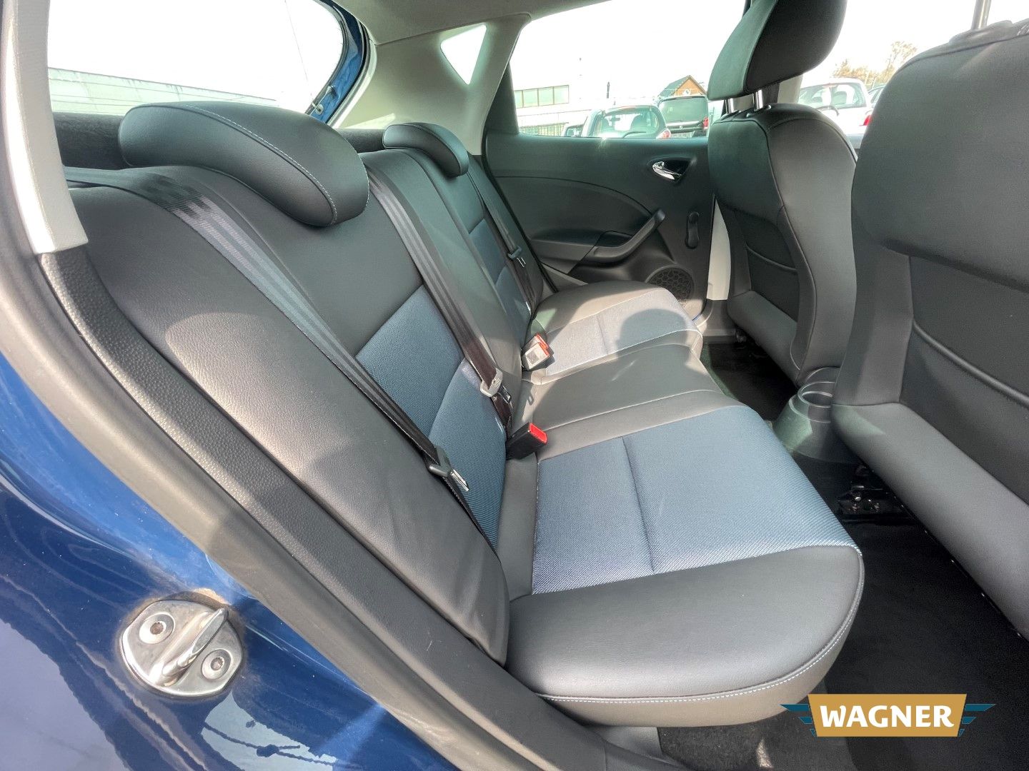 Fahrzeugabbildung SEAT Ibiza Connect Klimaautomatik Sitzheizung