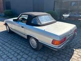Mercedes-Benz SL 560 - Mercedes-Benz SL 560 mit Benzin-Antrieb
