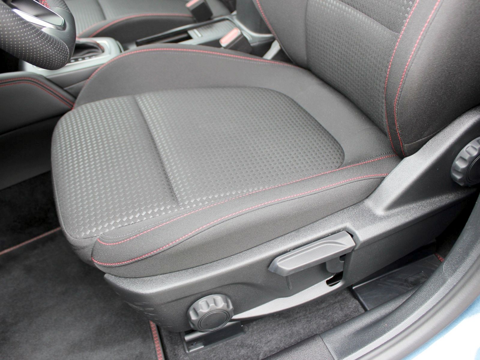 Fahrzeugabbildung Ford Focus ST-Line X 1,0 EcoBoost Mild Hybrid