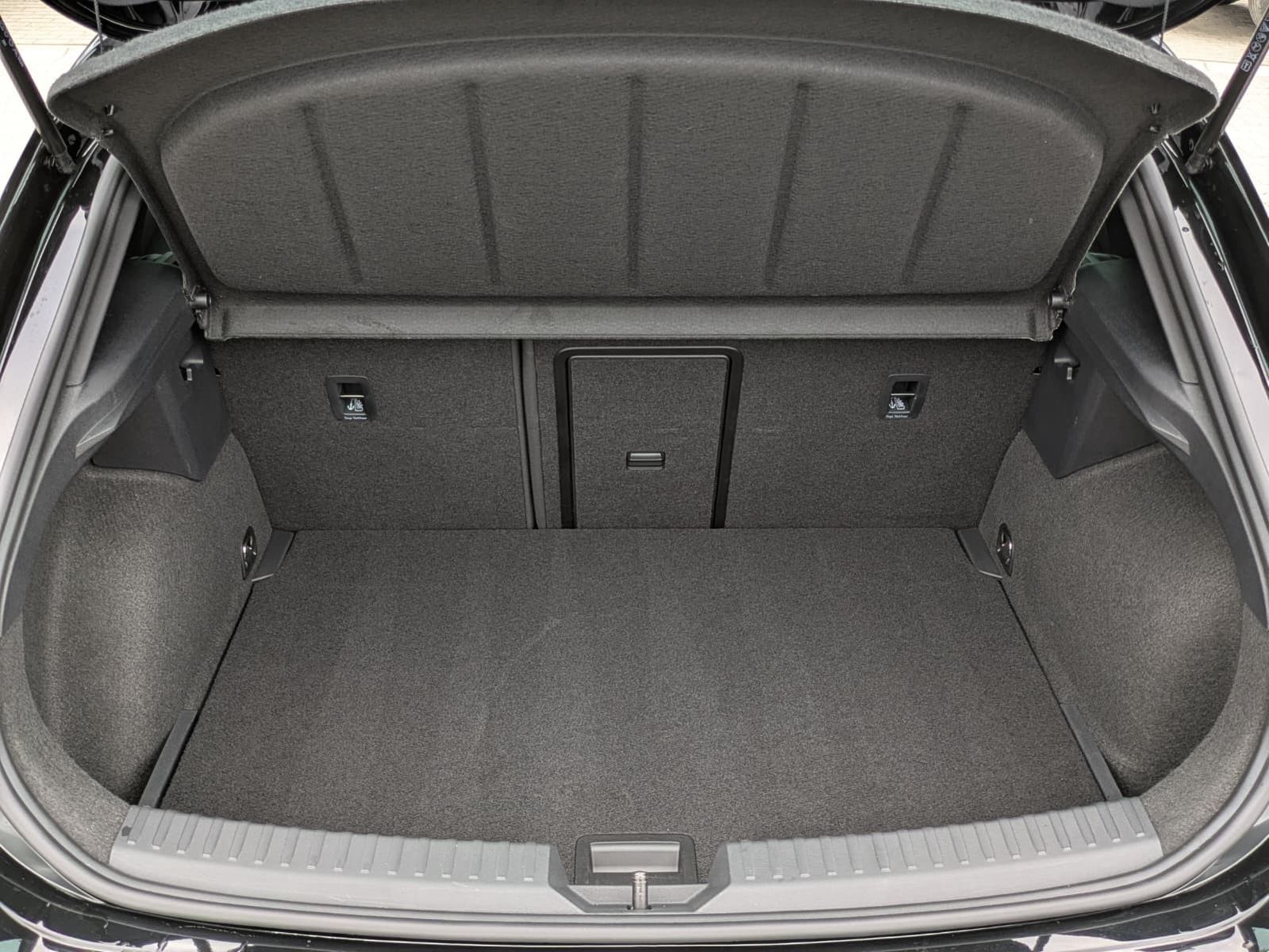 Fahrzeugabbildung CUPRA Leon 2.0 TDI MATRIX*Dinamica*Sennheiser*Int.DRIV