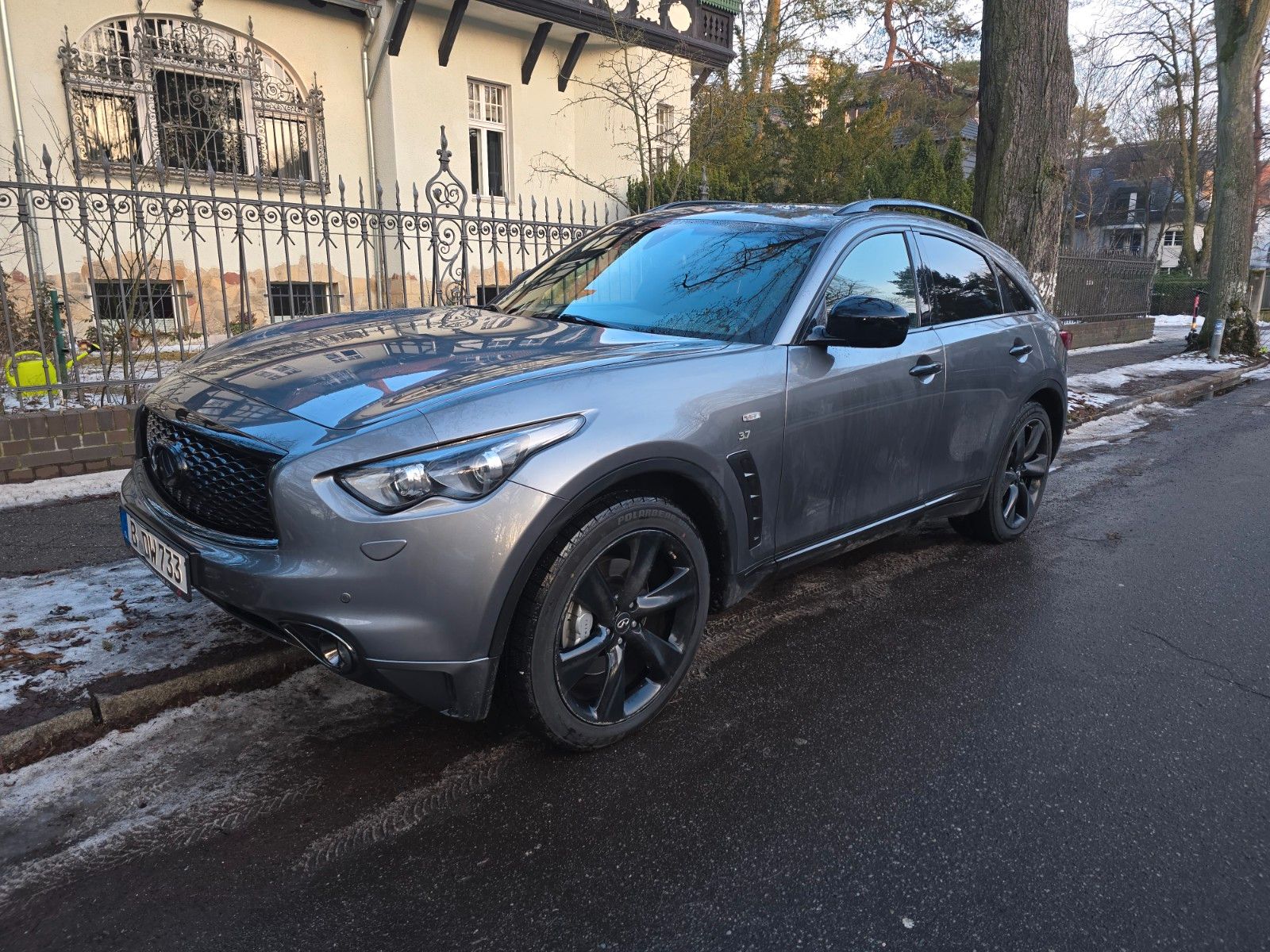 INFINITI QX70