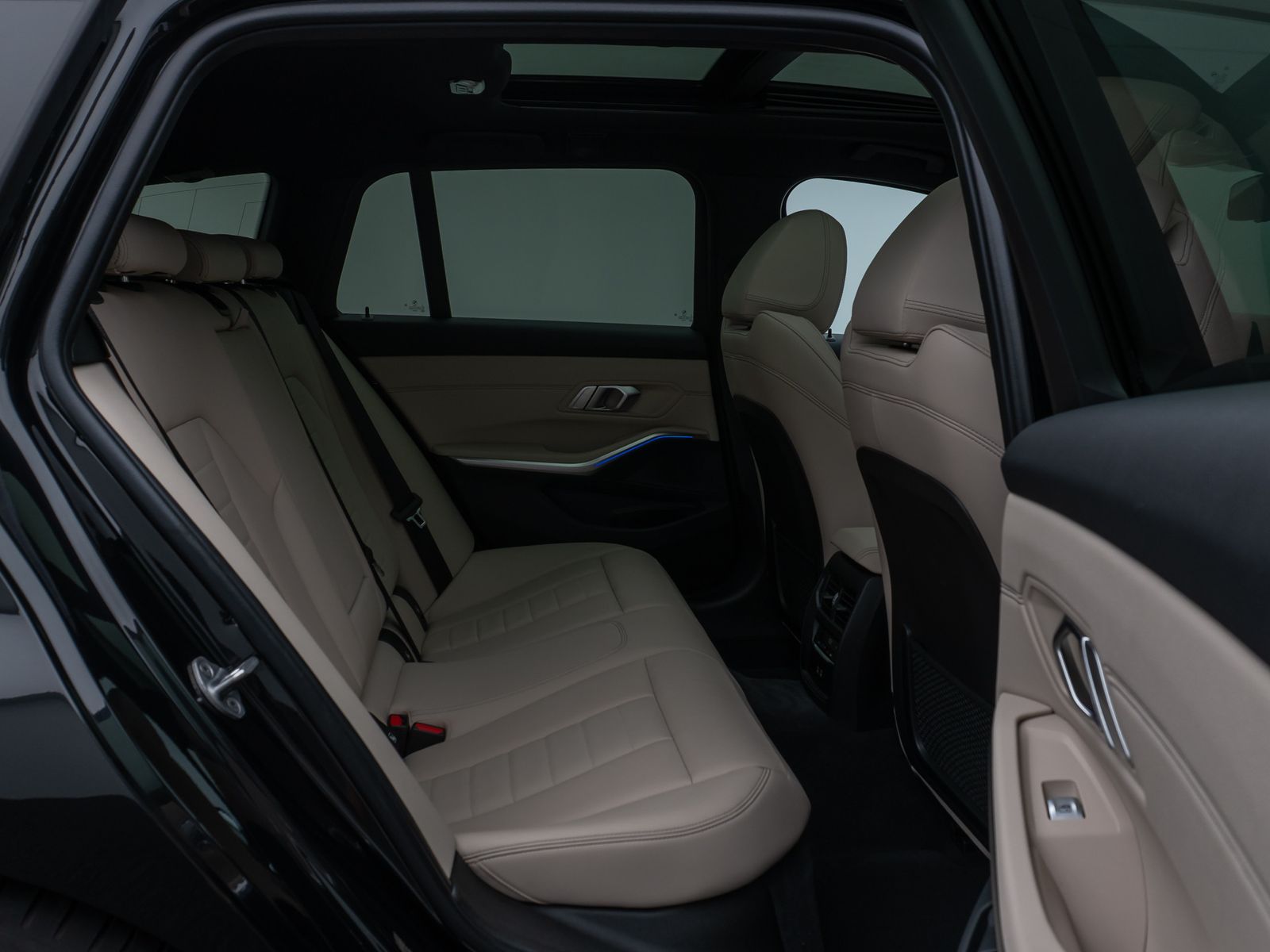 Fahrzeugabbildung BMW 320d M Sport Panorama Laser Kamera HUD DAB HiFi