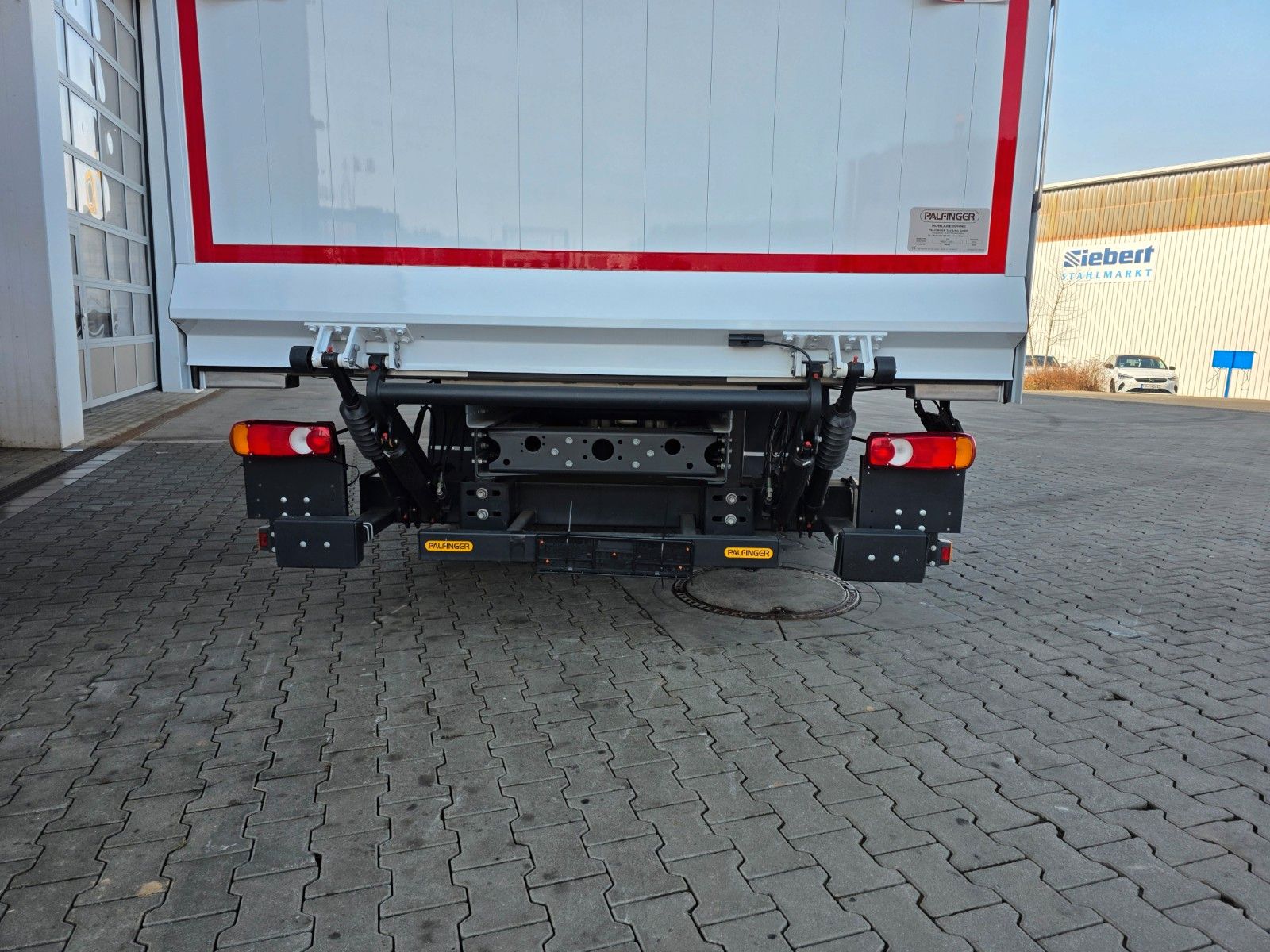 Fahrzeugabbildung Iveco Eurocargo ML75E21/P LBW 1.000kg L-Haus