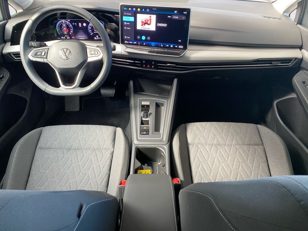 Fahrzeugabbildung Volkswagen Golf 1.5 eHybrid DSG Life Area View 3 Jahre Ansc