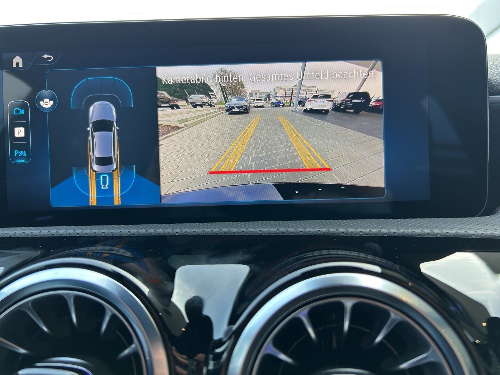 Fahrzeugabbildung Mercedes-Benz A 200 Lim AMG Standhzg MEMORY Multibeam DISTRO