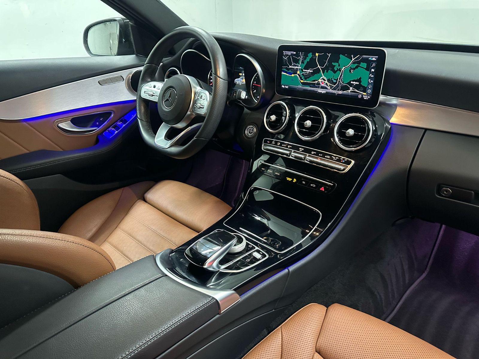 Fahrzeugabbildung Mercedes-Benz C 220 d T Autom. AMG*NIGHT*SITZKLIMA*KAMERA*TEMP