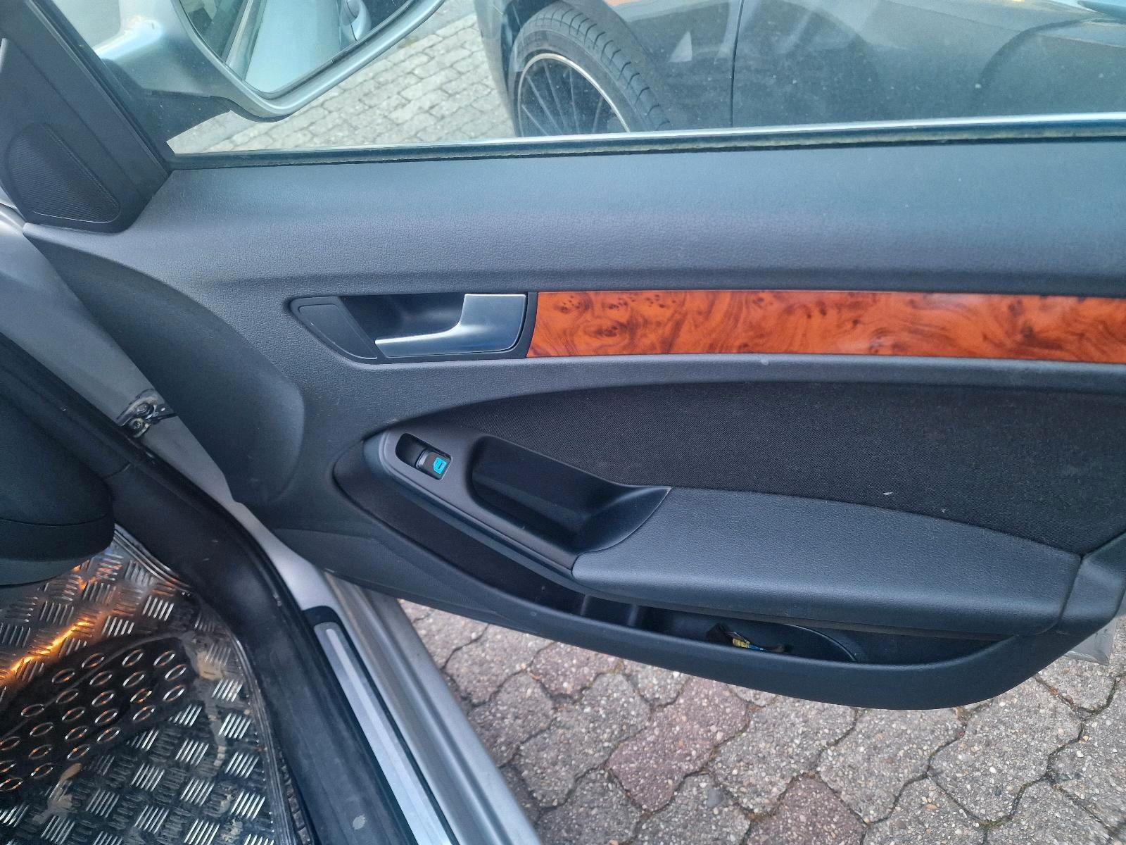 Audi A4 2010 — photo 11