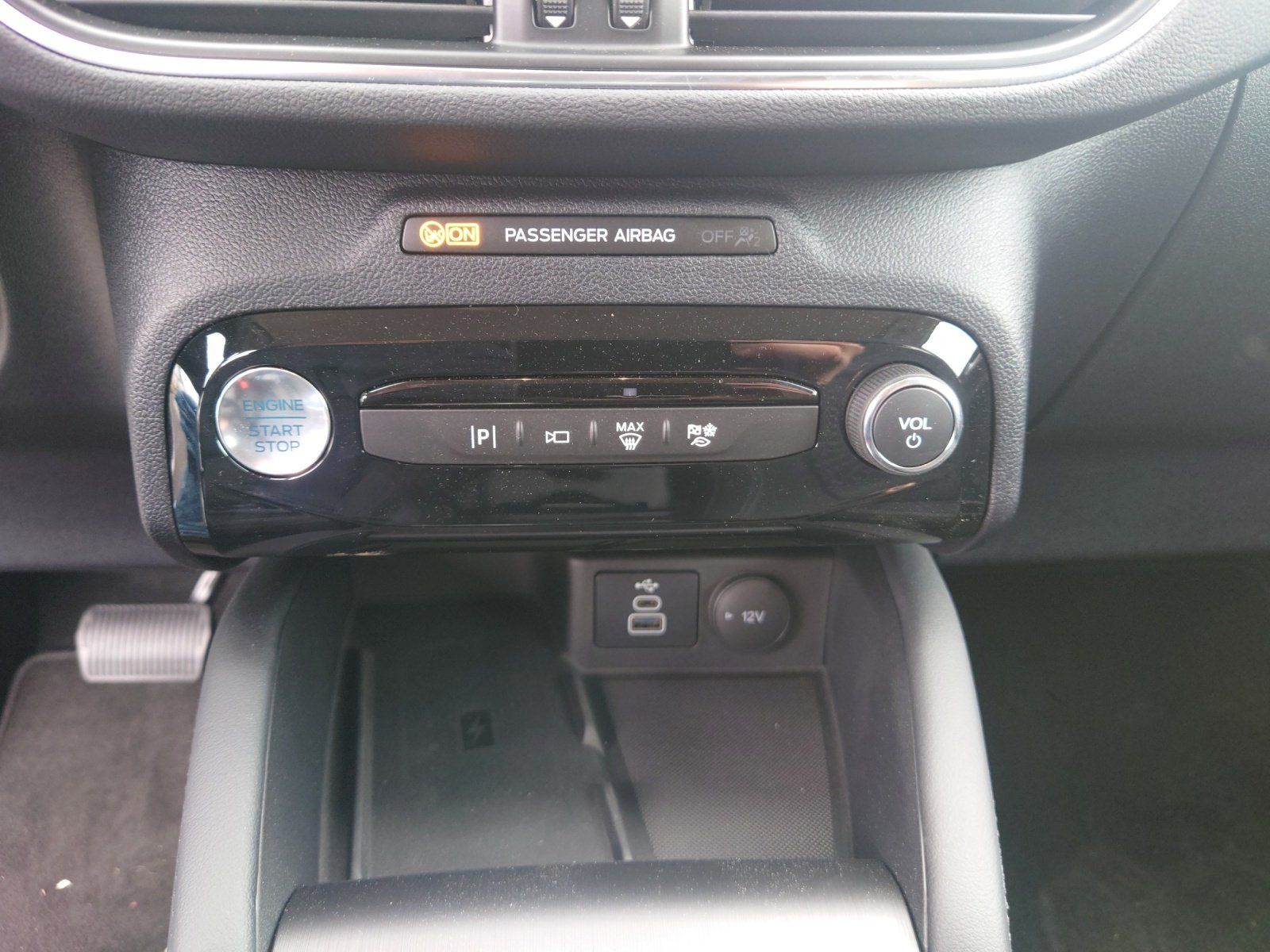 Fahrzeugabbildung Ford Kuga Titanium FHEV