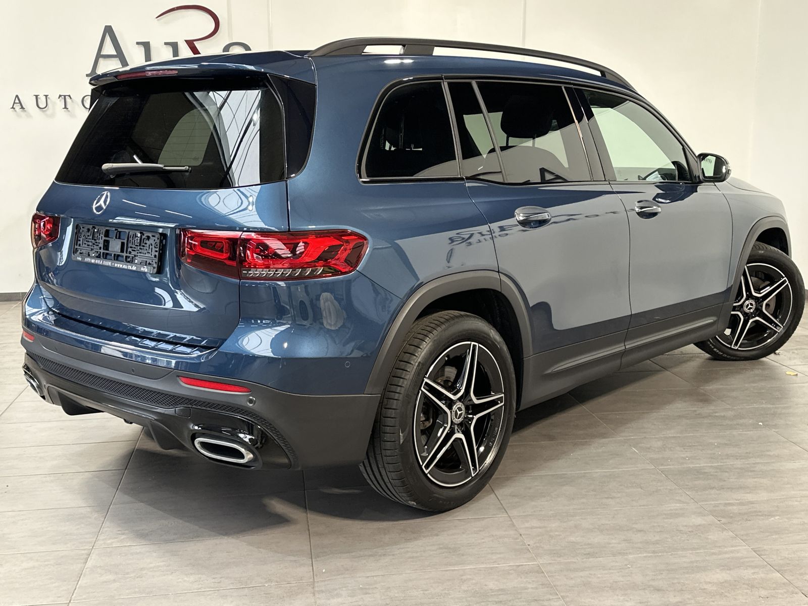 Fahrzeugabbildung Mercedes-Benz GLB 220d 4Matic AMG-Line NAV+LED+PANO+AHK+360°