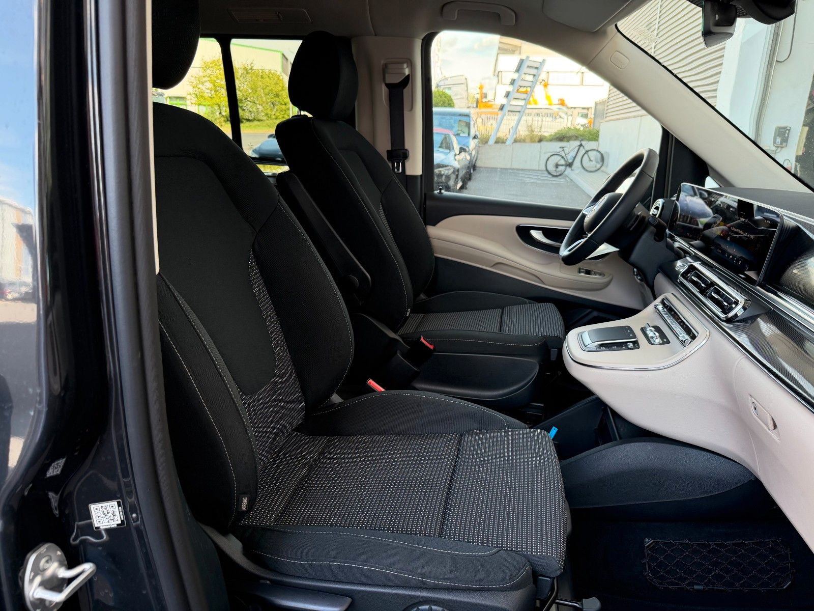 Fahrzeugabbildung Mercedes-Benz V 220 d Marco Polo AIRMATIC DISTRONIC AHK2,5to