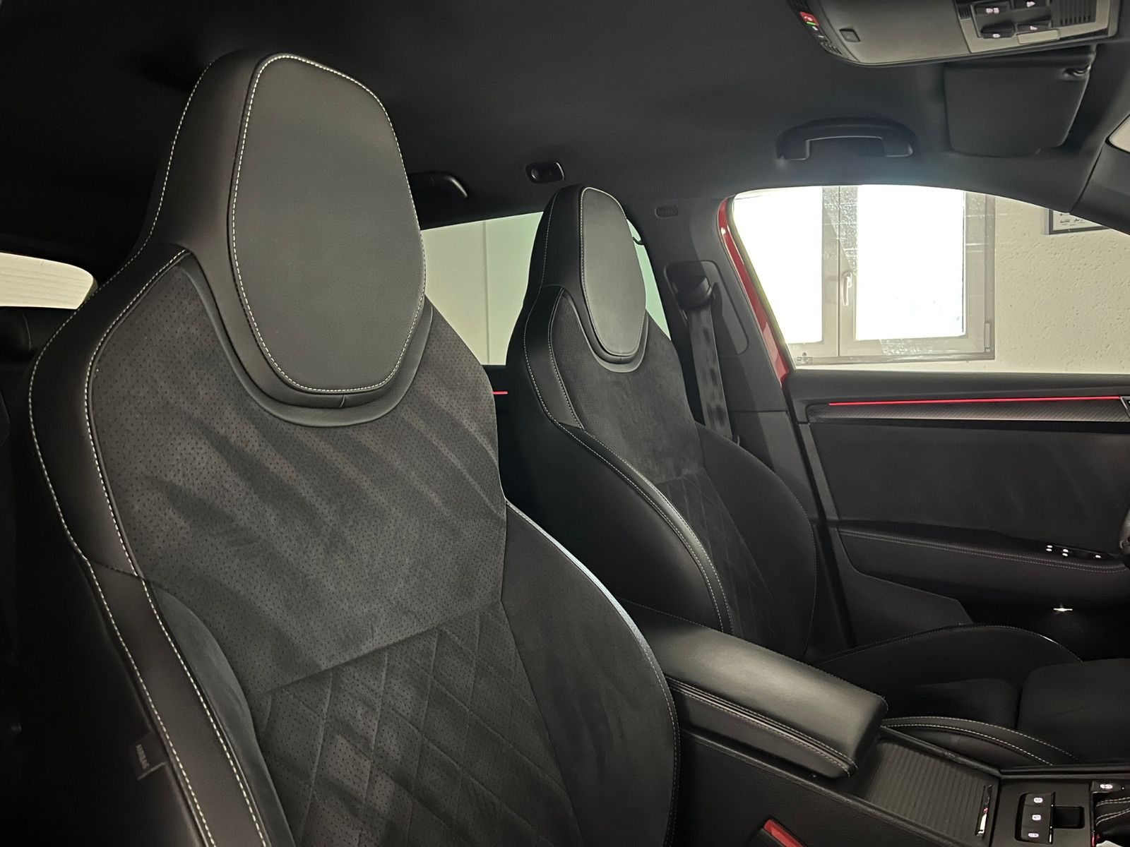 Fahrzeugabbildung SKODA Superb Combi SPORTLINE/LED/STHZ/AHK/ACC/VRTL