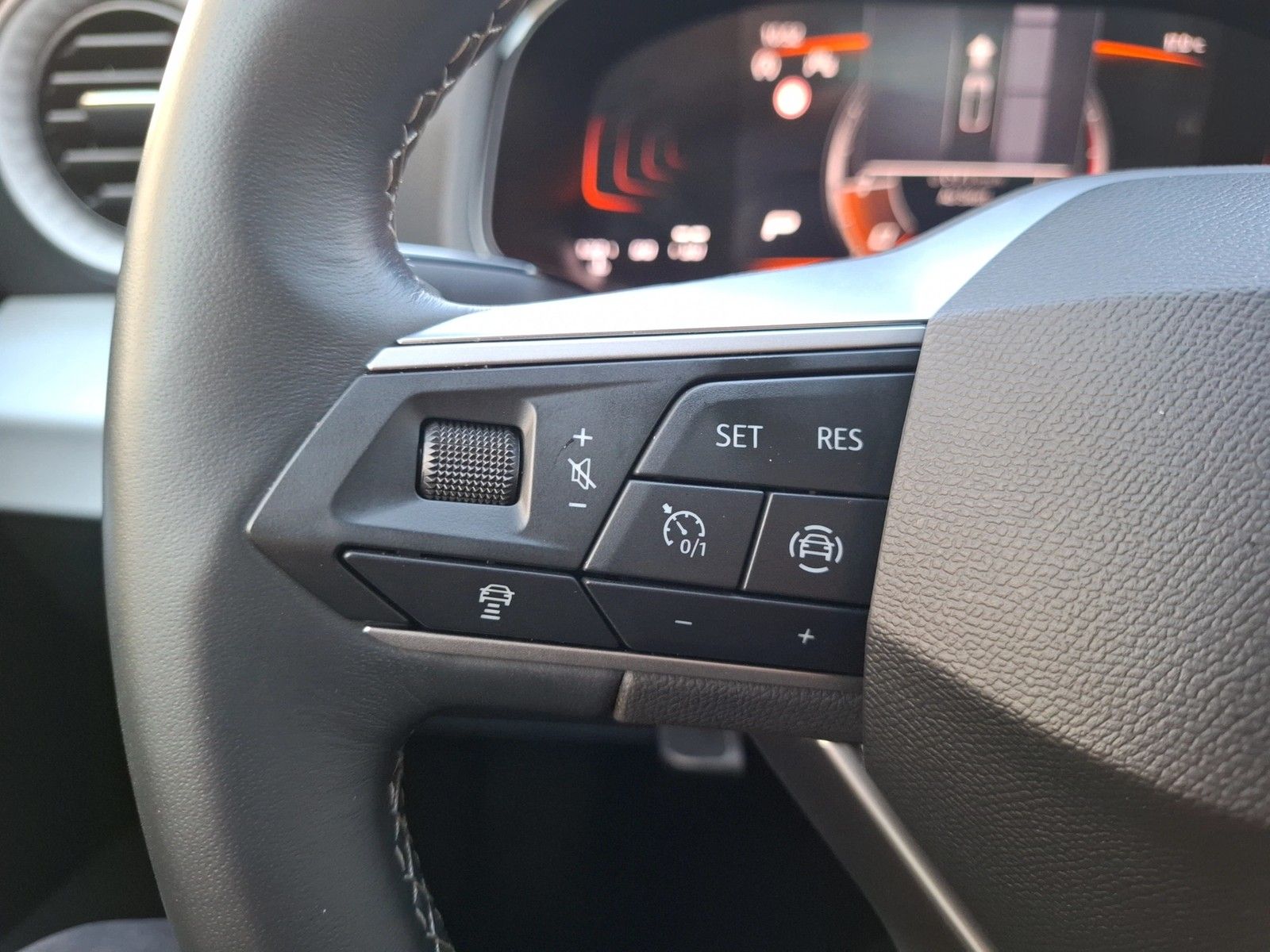 Fahrzeugabbildung SEAT Arona TSI Style DSG LED Navi ACC RFK SHZ
