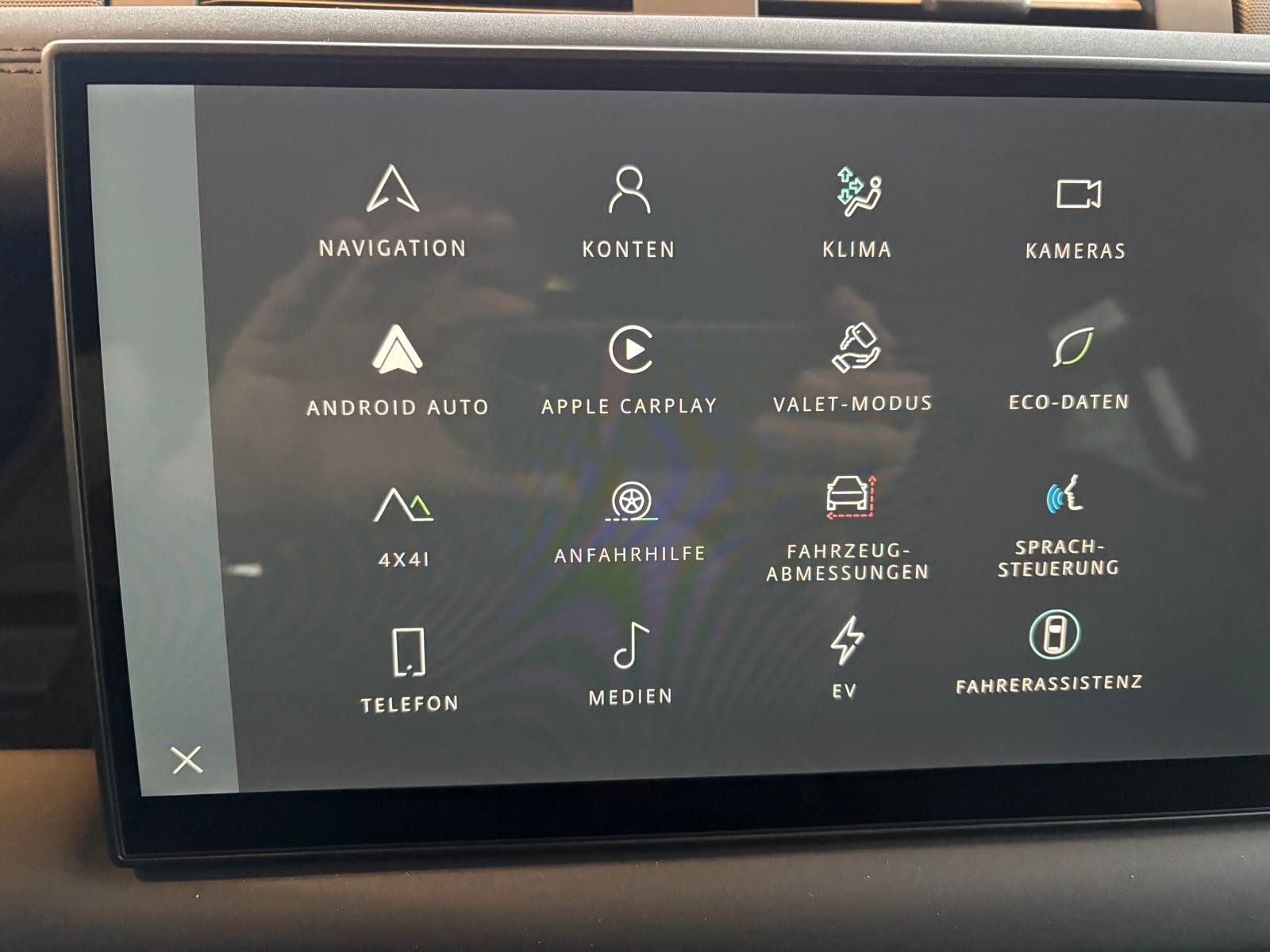 Fahrzeugabbildung Land Rover Defender 110 Hybrid X-Dynamic SE/P 300 E