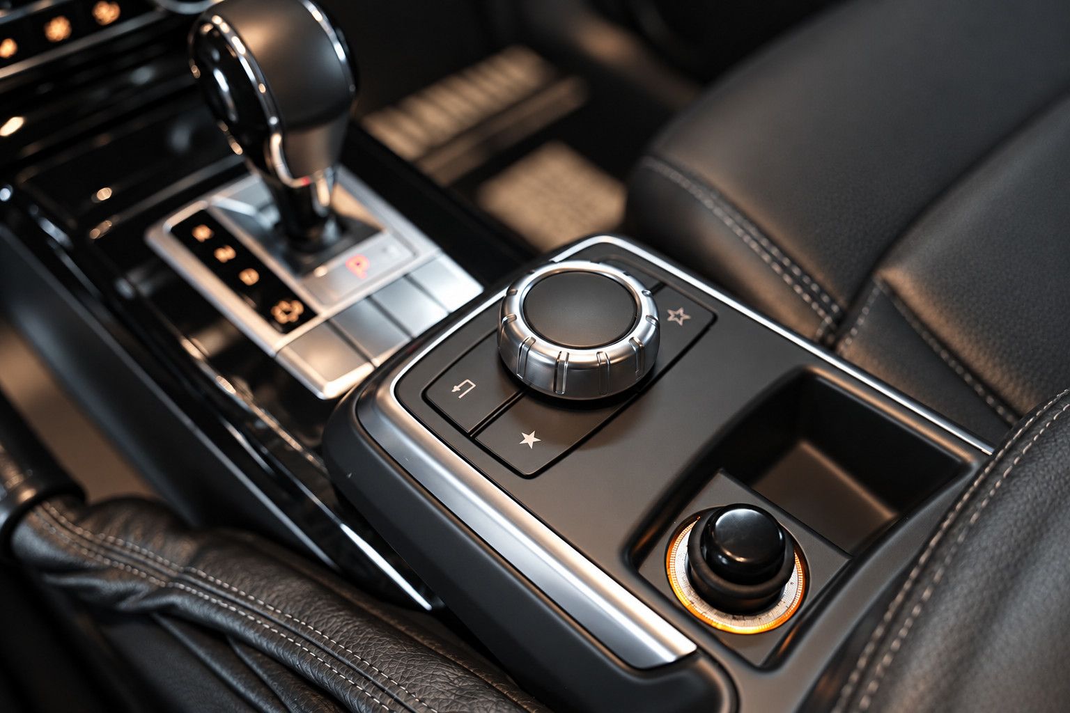 Fahrzeugabbildung Mercedes-Benz G 350 d*AMG*S-Dach*HarmanKardon*Memory*Sitzklima
