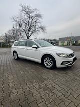 Volkswagen VW Passat B8 Business Top Zustand - VW Passat Gebrauchtwagen in Krefeld