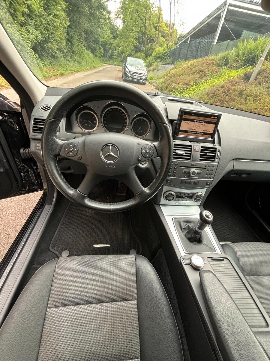 Mercedes-Benz C250 2010 — photo 8