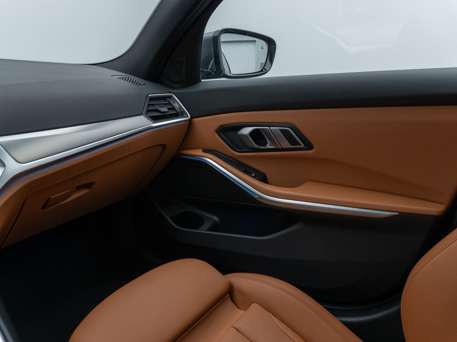 Fahrzeugabbildung BMW 330e  M Sport Kamera Laser HUD DAB HiFi Komfort