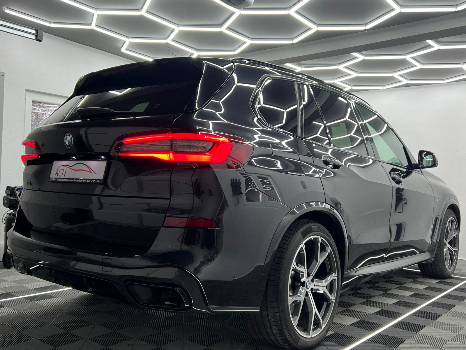 Fahrzeugabbildung BMW X5 xDrive 30 d M SPORT/DAB/AHK/ACC/360*/7-SITZER