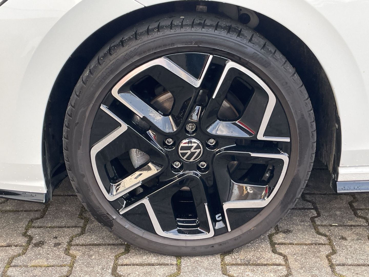 Golf VIII 1.5 eTSI DSG R-Line Pano/Standhzg/Kame