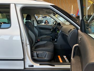 Skoda Yeti Adventure *TÜV*Xenon*Scheckheftgepfl.*Navi*